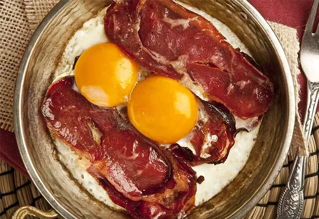 Pastırmalı Yumurta